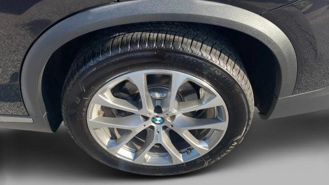 Used 2023 BMW X5 xDrive40i w/ Premium Package AWD/4WD image 7