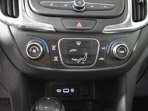 Used 2020 Chevrolet Equinox LT image 22