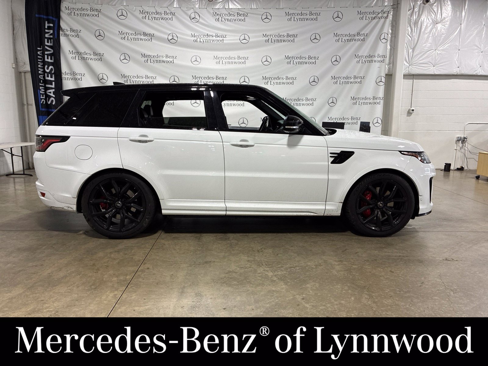 Used 2020 Land Rover Range Rover Sport SVR AWD/4WD image 2