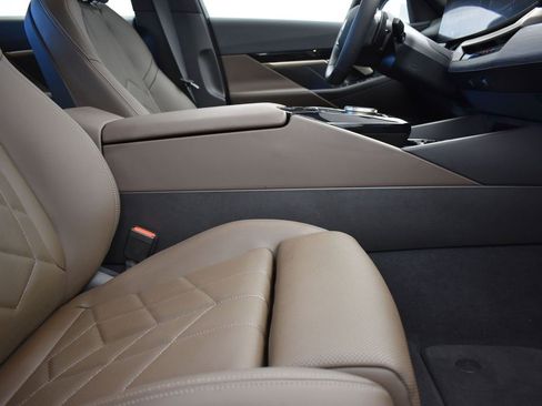 Certified 2025 BMW 530i xDrive w/ Premium Package image 25