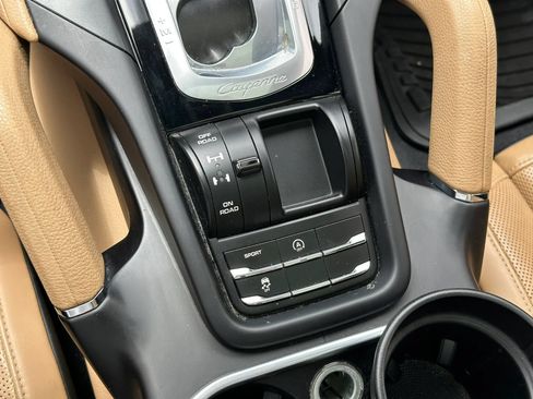 Used 2016 Porsche Cayenne AWD/4WD image 32