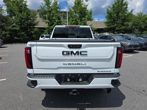 Used 2024 GMC Sierra 2500 Denali Ultimate AWD/4WD image 4