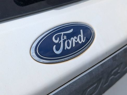 Used 2022 Ford Explorer Limited w/ Equipment Group 301A RWD image 6