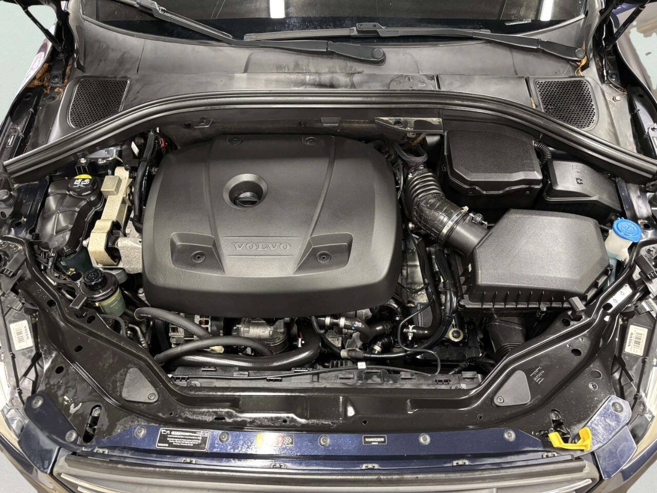 Used 2016 Volvo XC60 T6 w/ Proximity Package AWD/4WD image 9