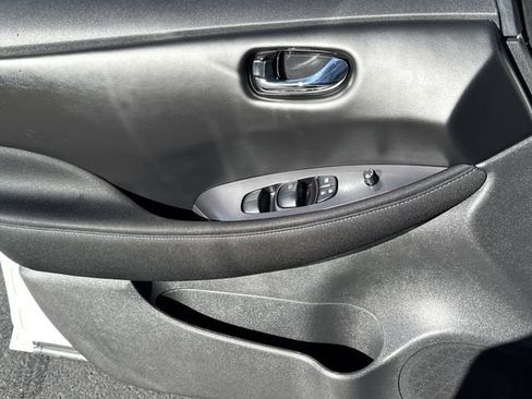 Certified 2025 Nissan Leaf S image 7