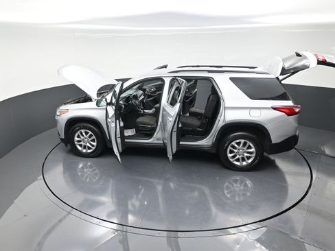 Used 2020 Chevrolet Traverse LT image 15