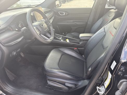 Used 2023 Jeep Compass Trailhawk AWD/4WD image 17
