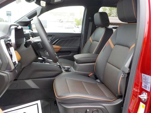 New 2026 GMC Canyon AT4 w/ AT4 Premium Package AWD/4WD image 13