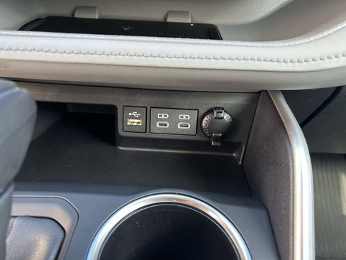 Certified 2024 Toyota Highlander XLE image 30