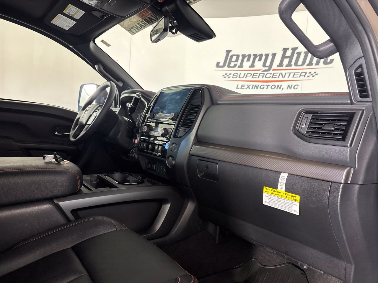 Used 2024 Nissan Titan PRO-4X w/ Pro-4x Convenience Package AWD/4WD image 34
