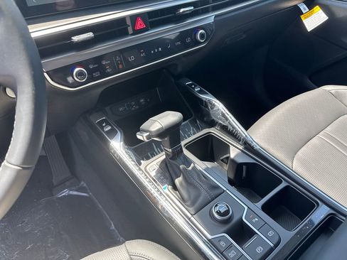 Certified 2025 Kia Sorento S w/ Panoramic Sunroof Package FWD image 30