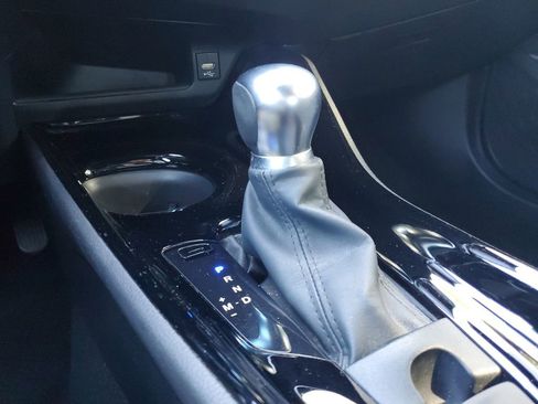 Used 2020 Toyota C-HR XLE image 22