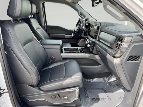 Used 2023 Ford F250 Lariat image 31