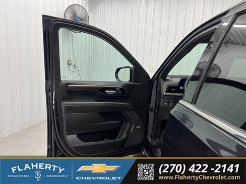 Used 2026 Chevrolet Suburban LT w/ Comfort Package AWD/4WD image 8