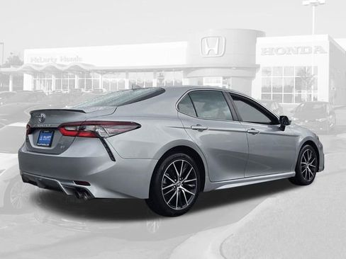 Used 2024 Toyota Camry SE FWD image 5