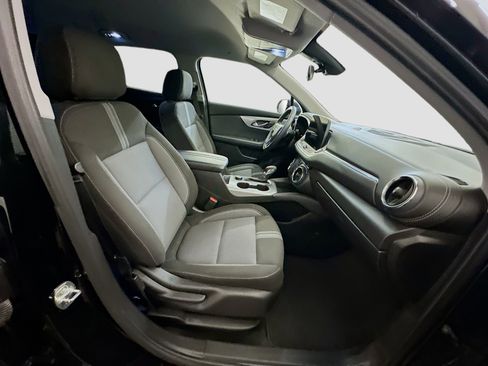 Used 2025 Chevrolet Blazer LT image 32