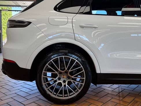 Used 2023 Porsche Cayenne AWD/4WD image 14