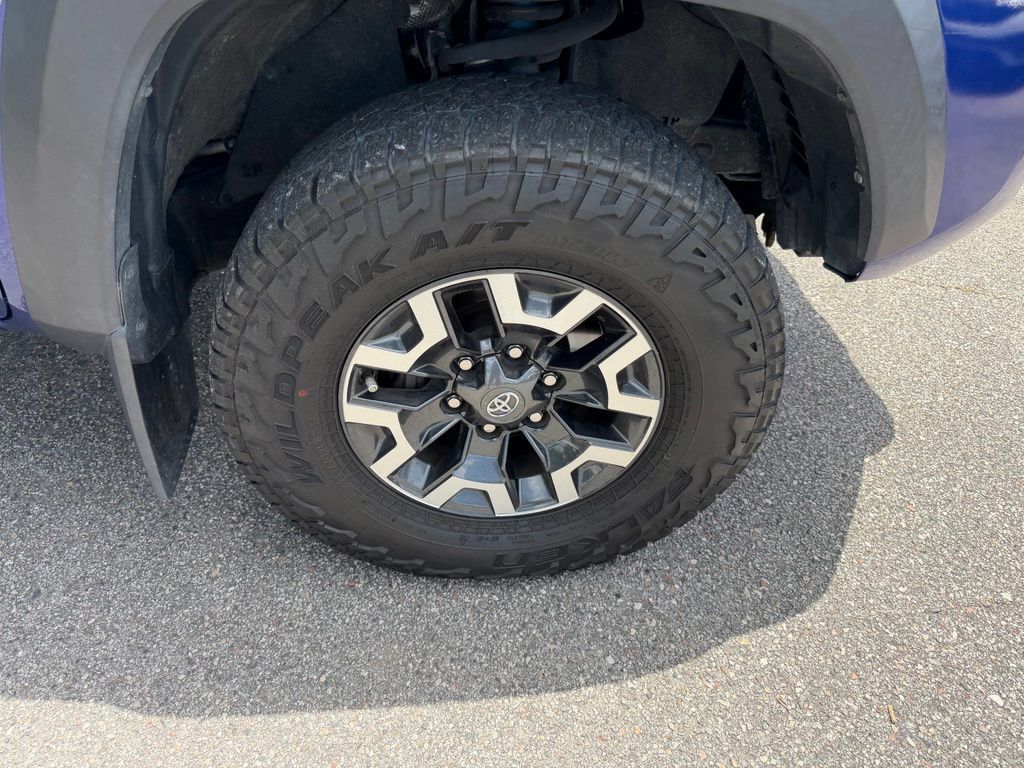 Used 2022 Toyota Tacoma TRD Off-Road w/ Technology Package AWD/4WD image 4