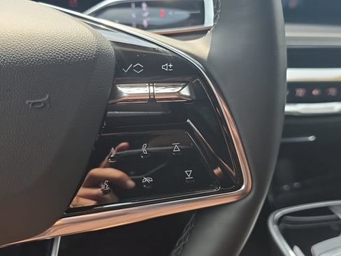 Certified 2024 Cadillac Lyriq Luxury AWD/4WD image 19