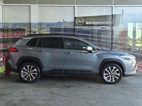 Certified 2023 Toyota Corolla Cross XLE image 4