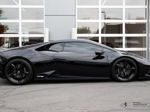 Used 2021 Lamborghini Huracan EVO RWD image 8