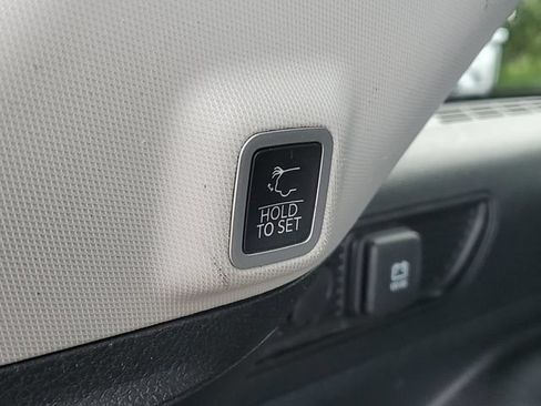 Used 2022 Jeep Grand Cherokee Laredo w/ Luxury Tech Group I AWD/4WD image 30