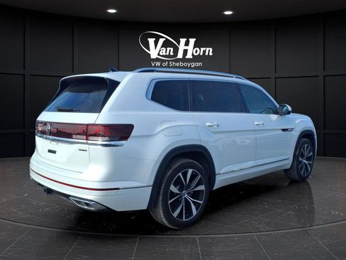 Used 2024 Volkswagen Atlas SEL Premium R-Line image 3