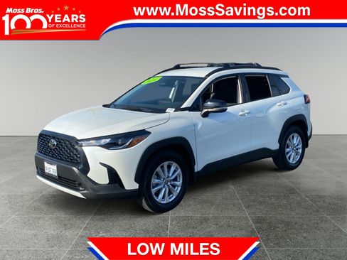 Used 2025 Toyota Corolla Cross LE FWD image 1