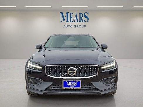 New 2026 Volvo V60 B5 Cross Country Plus w/ Protection Package Premier image 8