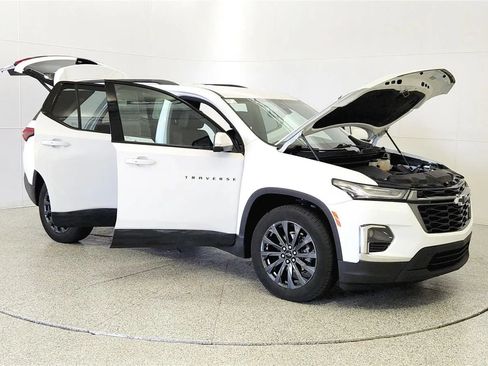 Used 2023 Chevrolet Traverse RS FWD image 9