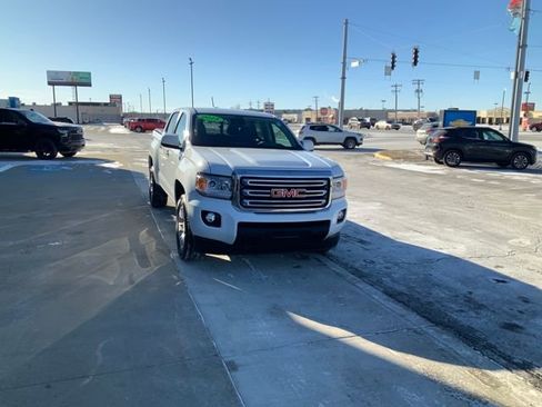 Used 2018 GMC Canyon SLE w/ SLE Convenience Package image 4