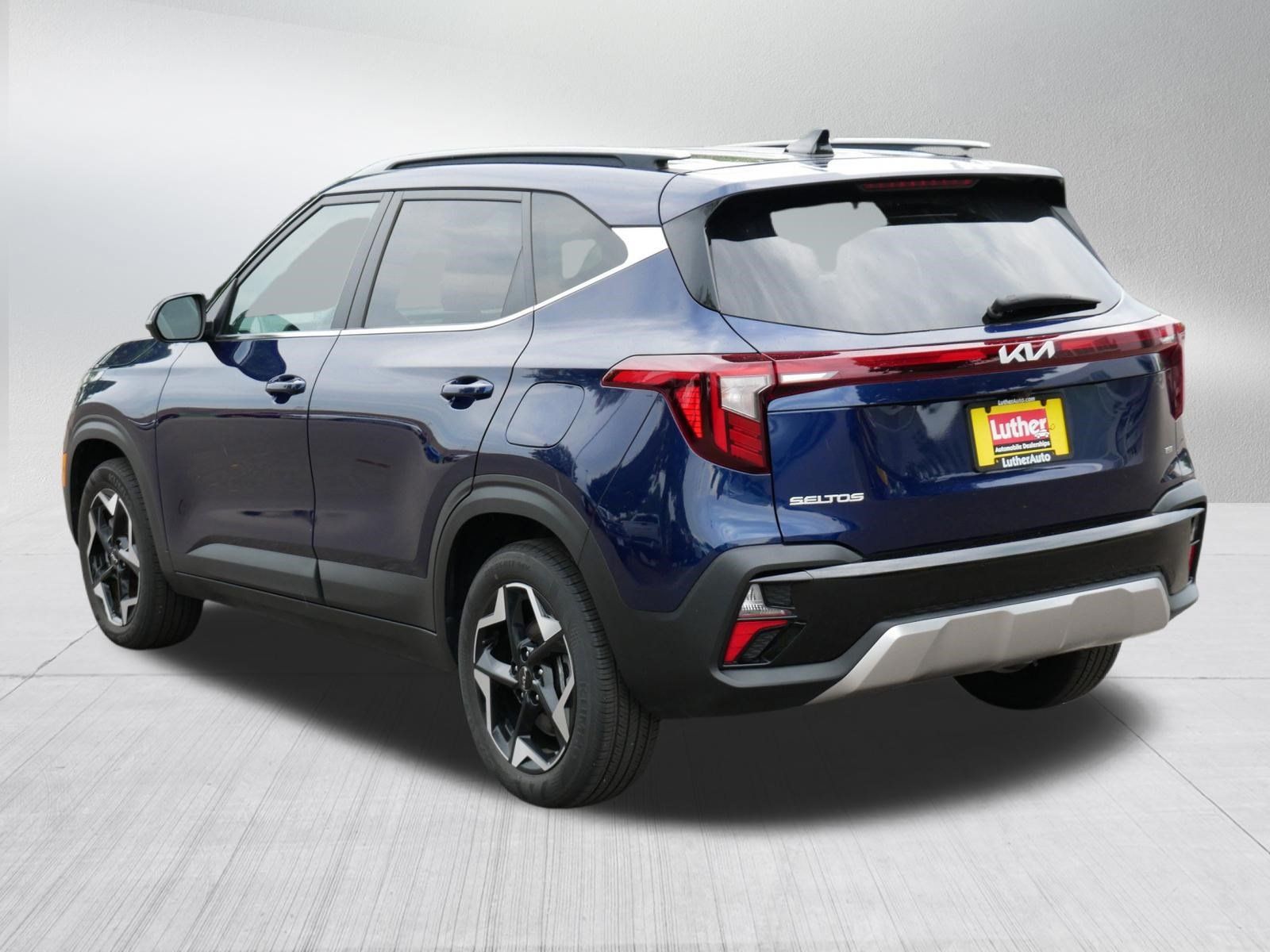 Used 2024 Kia Seltos EX AWD/4WD image 5