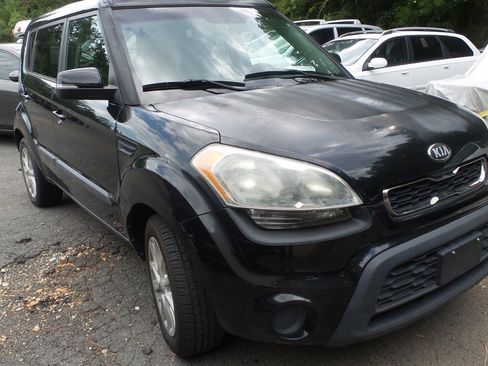 Used 2013 Kia Soul + image 3