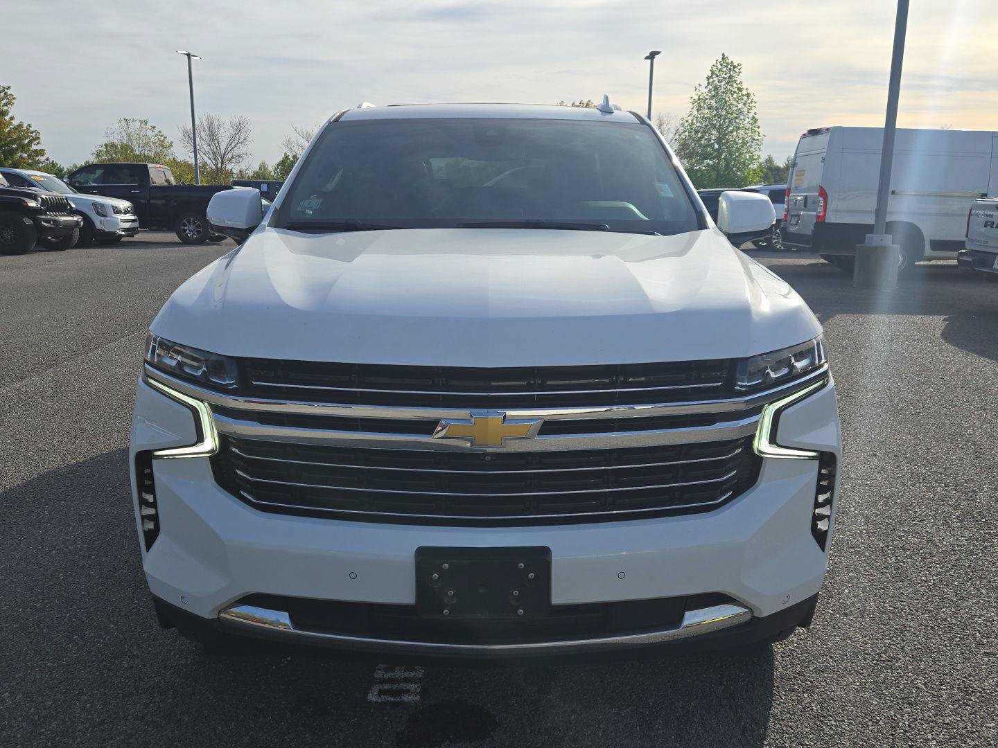 Used 2022 Chevrolet Tahoe LT w/ Luxury Package AWD/4WD image 2