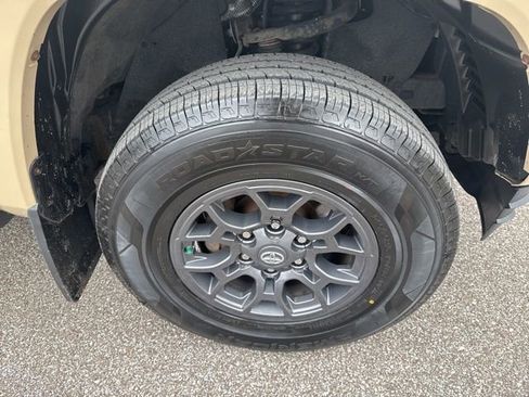 Used 2018 Toyota Tacoma SR5 image 15