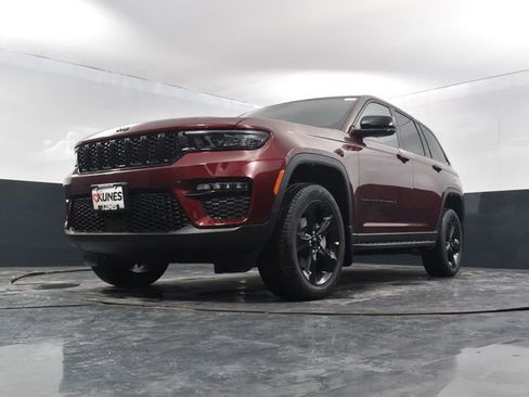 New 2025 Jeep Grand Cherokee Limited w/ Black Appearance Package image 51