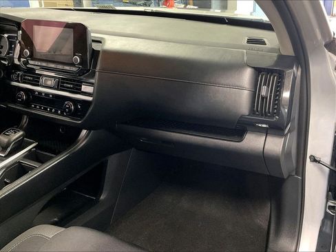 Used 2023 Nissan Pathfinder SV AWD/4WD image 13