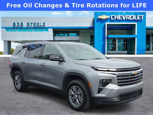 Certified 2026 Chevrolet Traverse LT FWD image 1