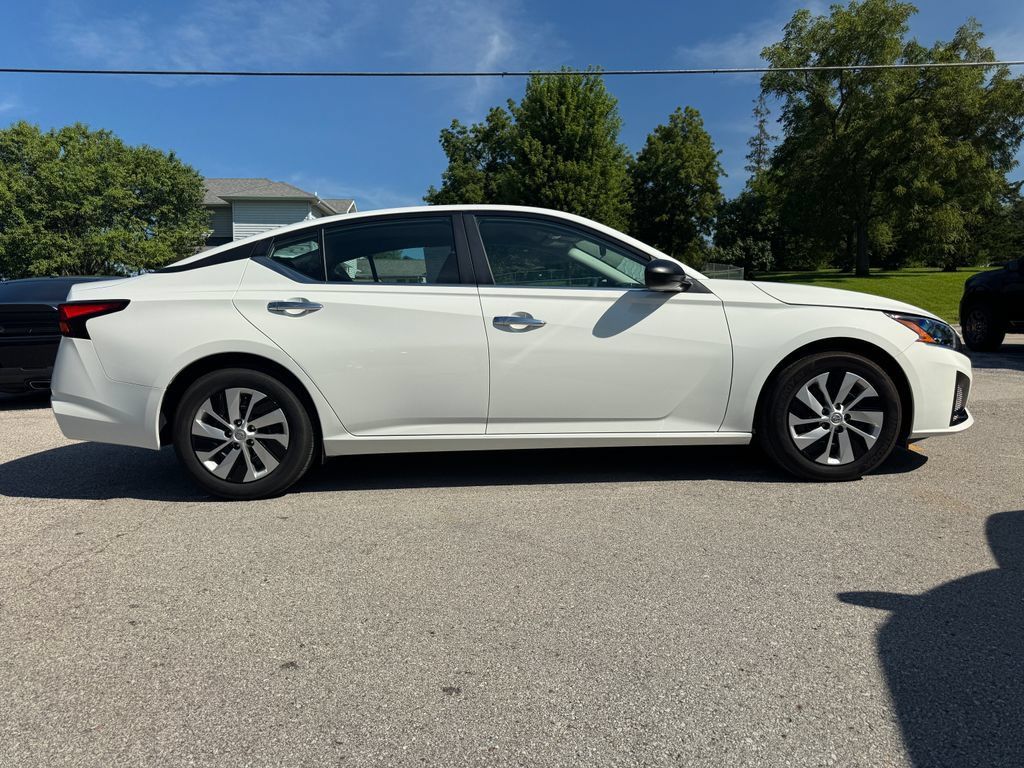 Used 2025 Nissan Altima 2.5 S FWD image 4