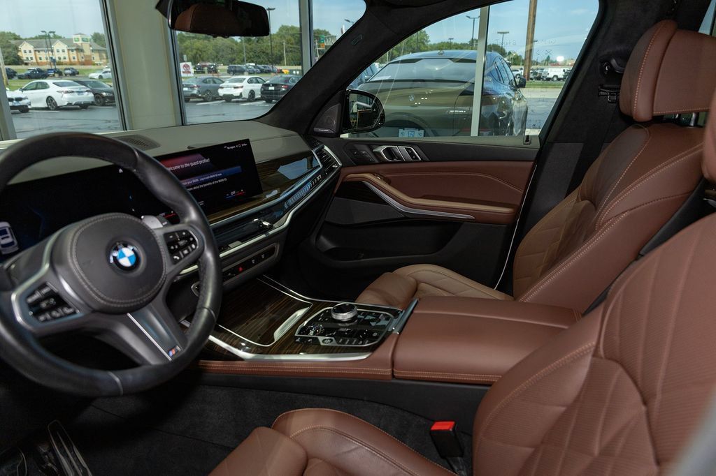 Used 2023 BMW X7 xDrive40i w/ Executive Package AWD/4WD image 8