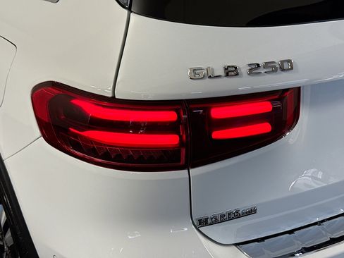 Used 2025 Mercedes-Benz GLB 250 image 36