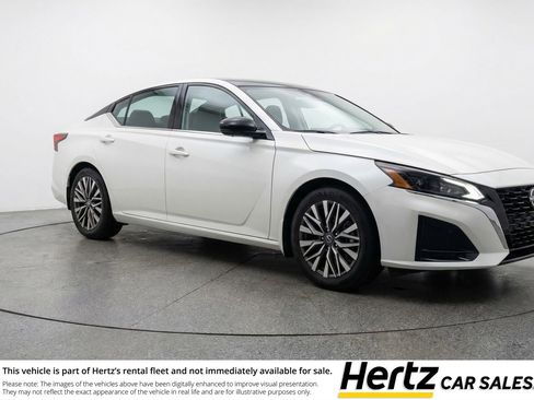 Used 2025 Nissan Altima 2.5 SV image 1