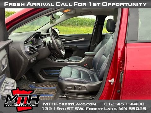 Used 2022 Chevrolet Bolt EUV Premier w/ Sun & Sound Package FWD image 9