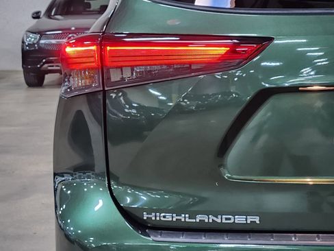 Used 2023 Toyota Highlander XLE FWD image 20