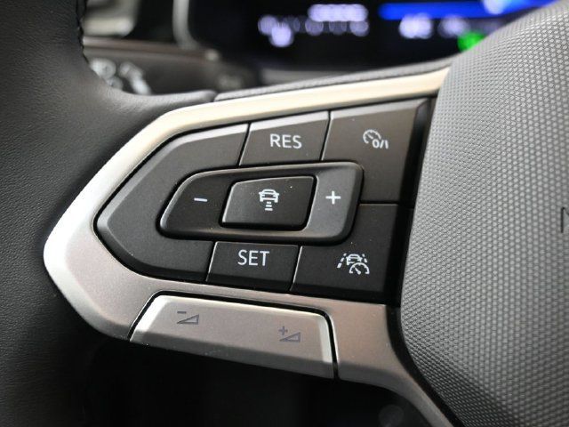 Used 2026 Volkswagen Jetta SE FWD image 25