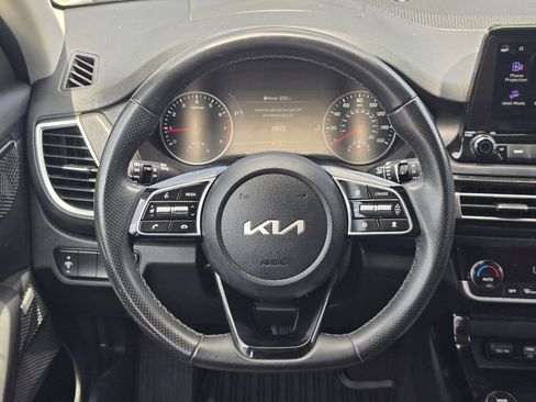 Used 2022 Kia Seltos SX w/ Sunroof Package AWD/4WD image 14