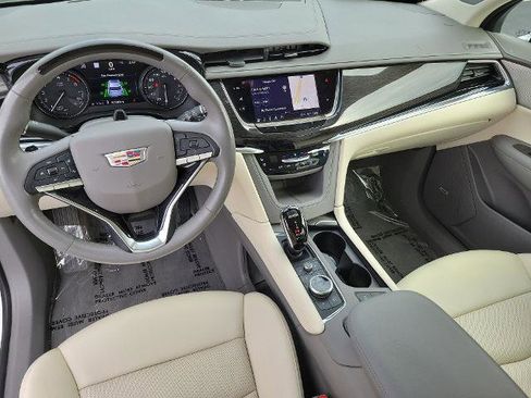 Used 2022 Cadillac XT6 Premium Luxury w/ Technology Package AWD/4WD image 18