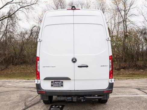 Used 2025 Mercedes-Benz Sprinter 2500 image 5