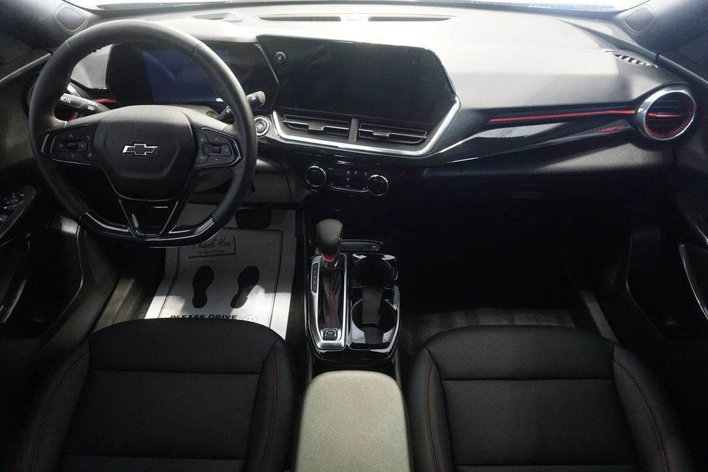 Used 2024 Chevrolet Trax RS w/ Sunroof Package FWD image 28