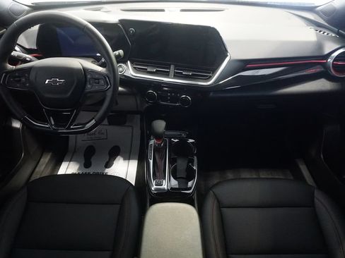 Used 2024 Chevrolet Trax RS w/ Sunroof Package FWD image 28